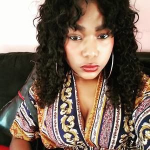 Meet your Posher, Maxine